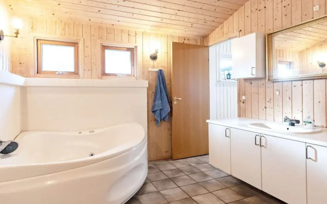 8 Person Holiday Home in Roslev