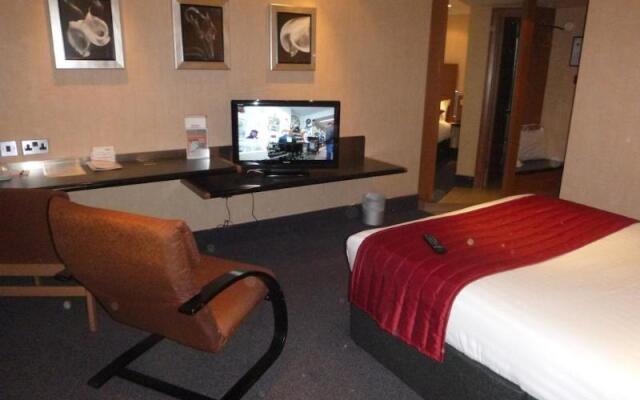 Ramada Hatfield