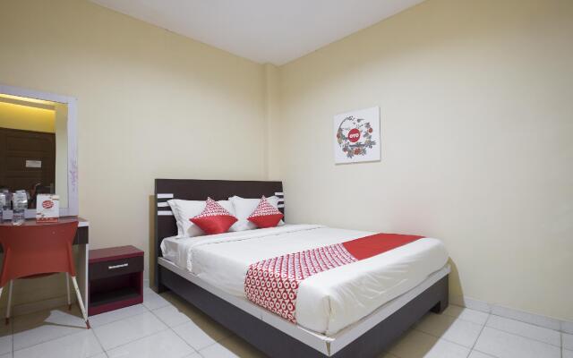 OYO 1075 Rumah Indah Losari Inn