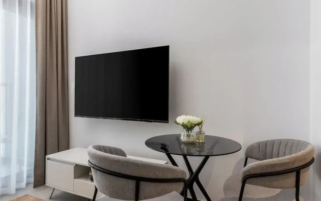 Waves - Premium Studio Stay in the He