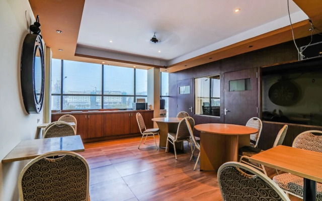 OYO 10335 Platinum Hotel