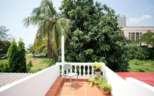 16 Gurney Homestay
