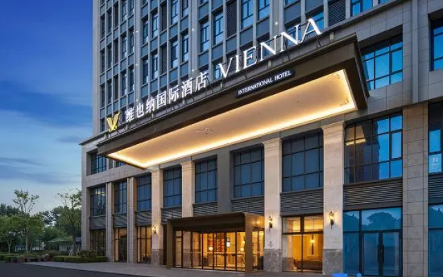 Vienna International Hotel (Luoyang Yingtianmen Jiuzhouchi Branch) – Exterior – Luoyang