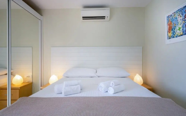 Villa Lola - Four Bedroom Villa With Sea View