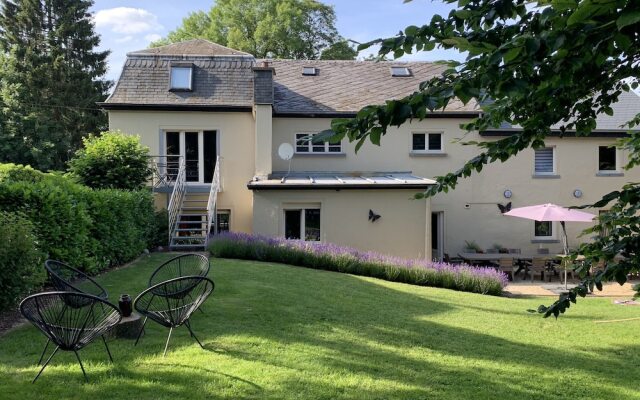 Beautiful Group House With Large Garden