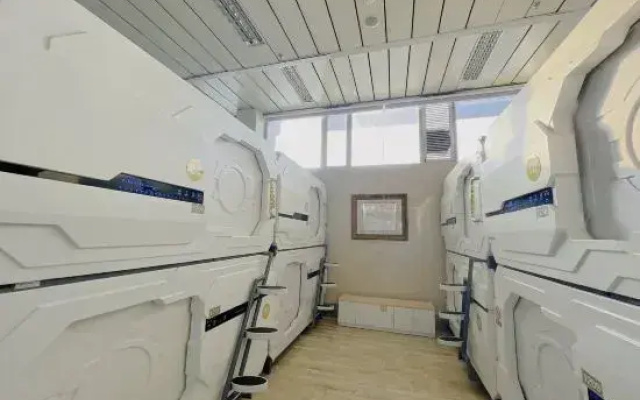 Tianyuan Space Capsule Hotel (Urumqi T1 Branch)
