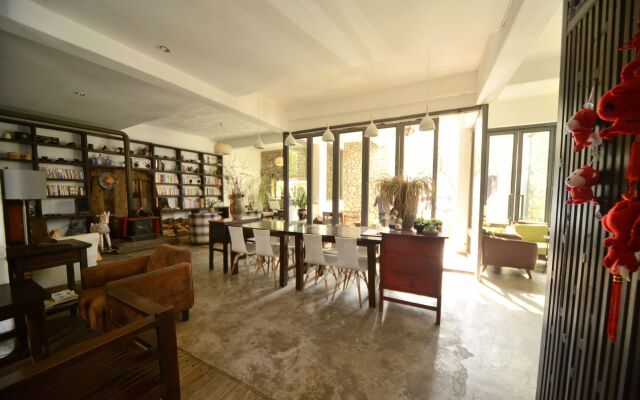 Grandma's Maomaocool Travelling Hotel