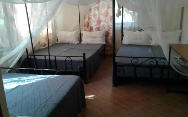 Fanaka Safaris Campsite & Lodges