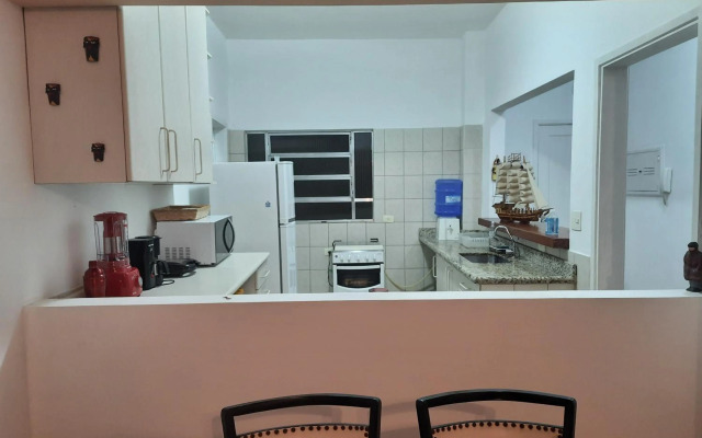Apartamento amplo e charmoso, frente ao mar.