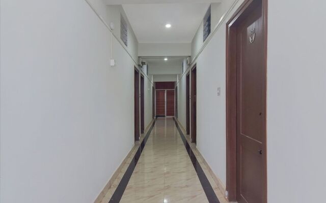 OYO 13581 Hotel Raj