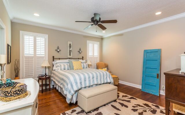 1067 College by Hodnett Cooper