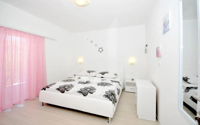 Apartment Mira