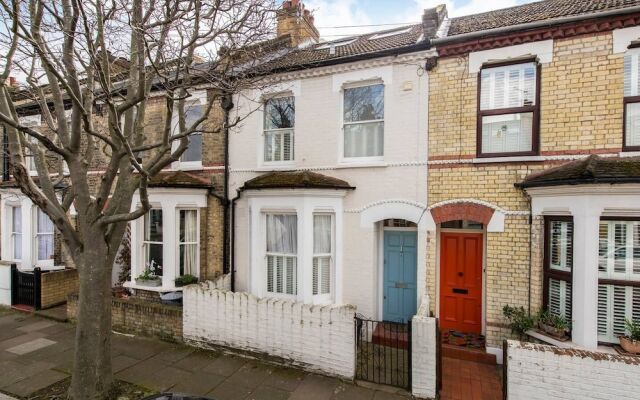 Fabulously British 3 Bed House near Battersea Park