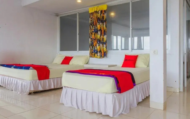 RedDoorz Plus near Pantai Barat