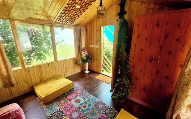 Manali Treehouse And Cafe
