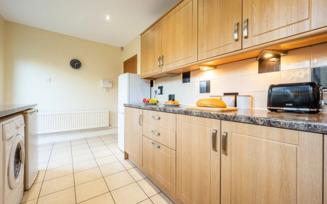 Fawr Place by  Tŷ SA