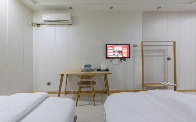 Baoyi Business Hotel