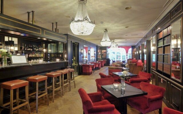 Apollofirst Boutique Hotel