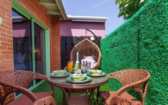Flamingo Suite 1BR 1BA Apt w Pool Parking