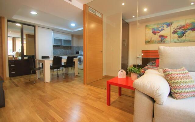 Modern CasaTuris Apartment with Castle Views A131
