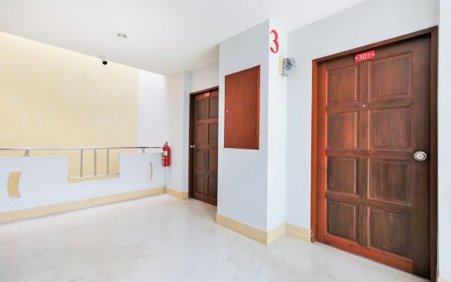 OYO 605 Lake View Phuket Place