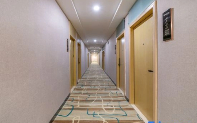 Lotto Hotel (Guangzhou Baiyun Railway Station Jinxuan Plaza)