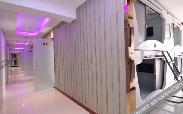 Zhumengzhe Capsule Hotel (Kunming Railway Station)