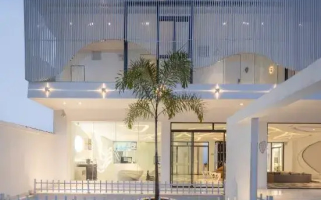 If sea view B & B between sea clouds