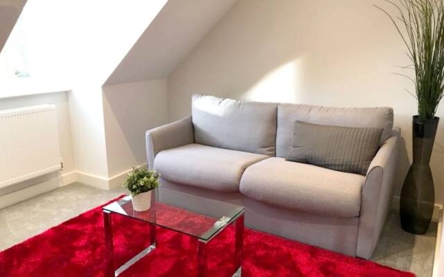 Villa With 3 Bedrooms in Isleworth