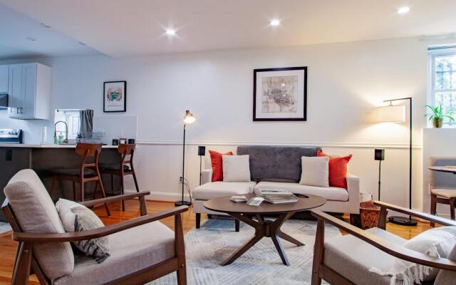 Fancy 1-BR in Central Location ⚜ Parking available