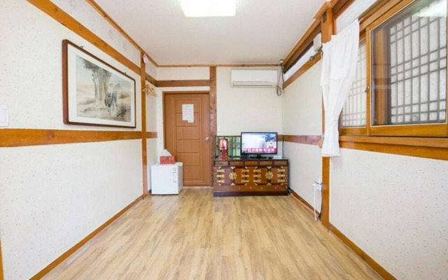 Jeonju Tteulanchae Hanok Stay