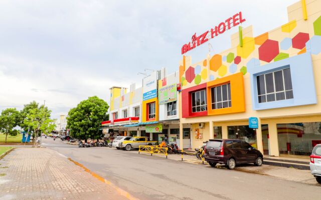 Blitz Hotel Batam Near Sultan Mahmud Ri'ayat Shah Mosque