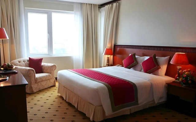 Sunny Hotel 1