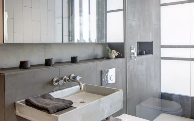 Executive Rental Style House