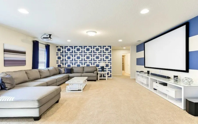 Special Offer Spacious Home With Pool!