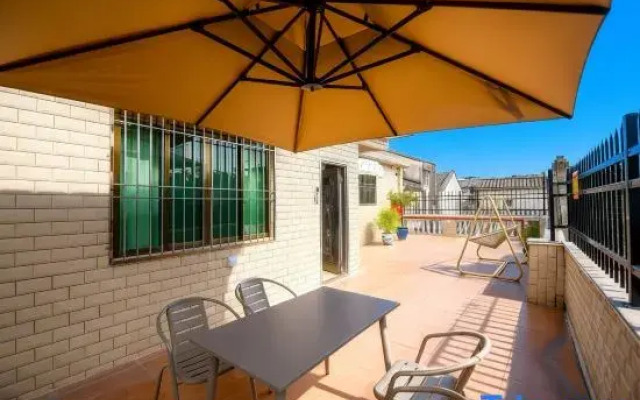 Half Moonlight Courtyard Inn