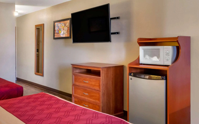 Econo Lodge Inn and Suites Sandy