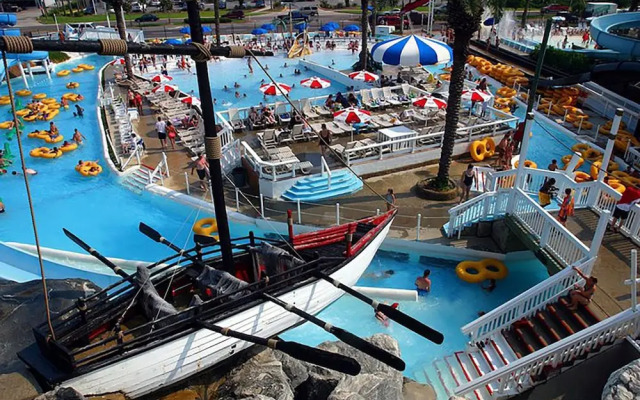 SPC 1034 is a Pet Friendly 1 BR with Free Beach Service for 2! by RedAwning