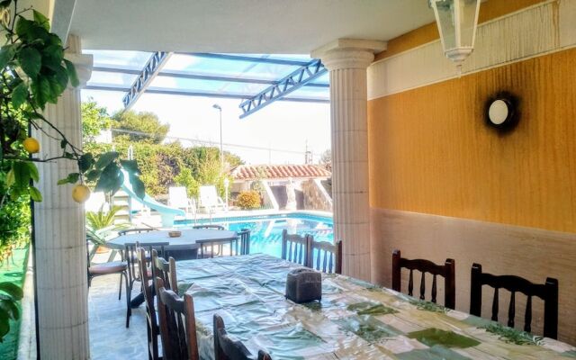 Casa con gran piscina privada
