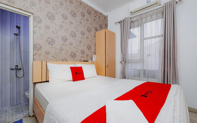 RedDoorz Syariah near Metropolitan Mall Bekasi – Guest Rooms – Bekasi