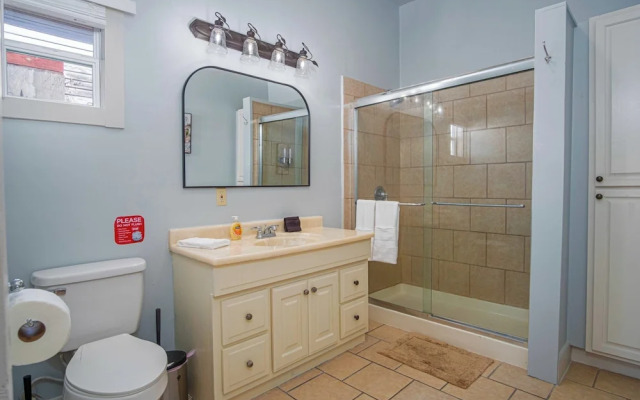 Stunning 3br/2ba Haven in Downtown's Heart