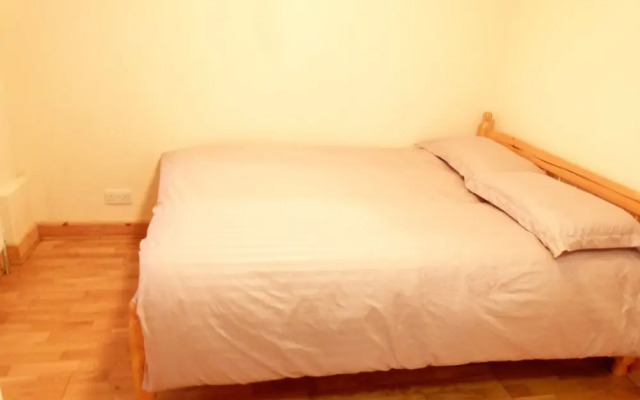 SS Property Hub - Family Apartment Kensington