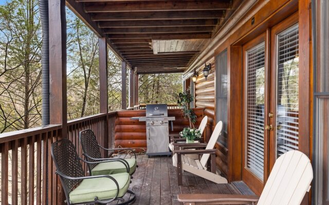 Golf View 2 Bedroom Cabin by RedAwning