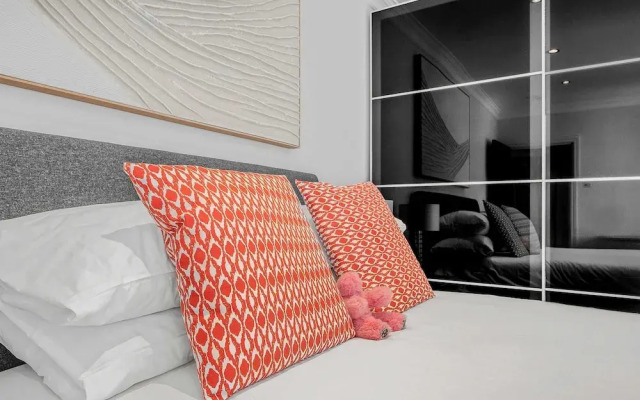 A Scholar s Gallery - Bloomsbury - by Frankie Says