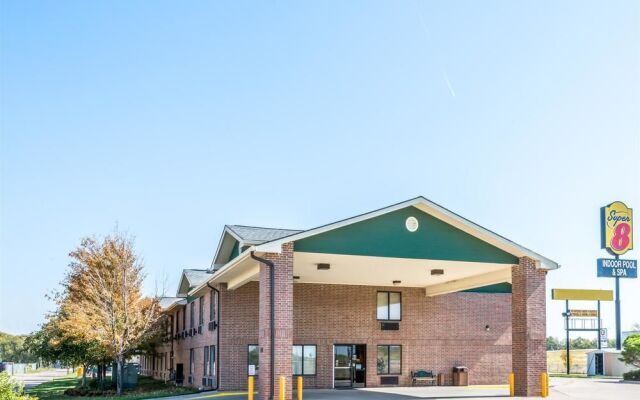 Super 8 By Wyndham Salina I-70