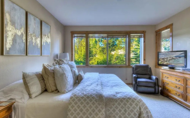 Alpine Way Lake & Sugar Bowl Resort