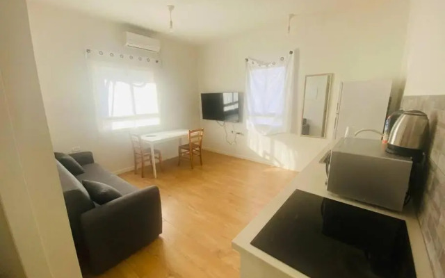 דירה 2 חדרים 100 מטר מהים