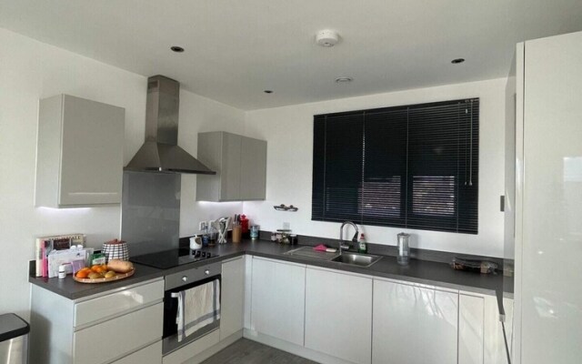 Bright 1BD Flat W/balcony - Heart of Brixton!
