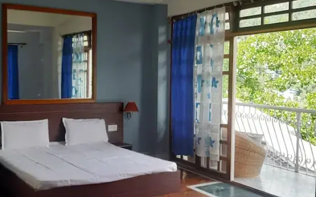 Ronglyang Lotus Villa Homestay (Near MG Road)