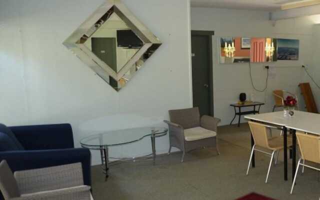 Beerwah Glasshouse Mountains Motel